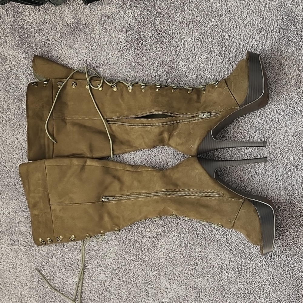 Heeled Lace up boots 8.5